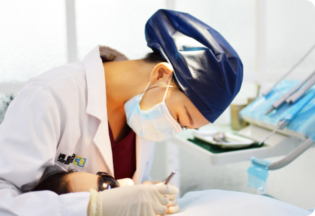 歯の治療している姿